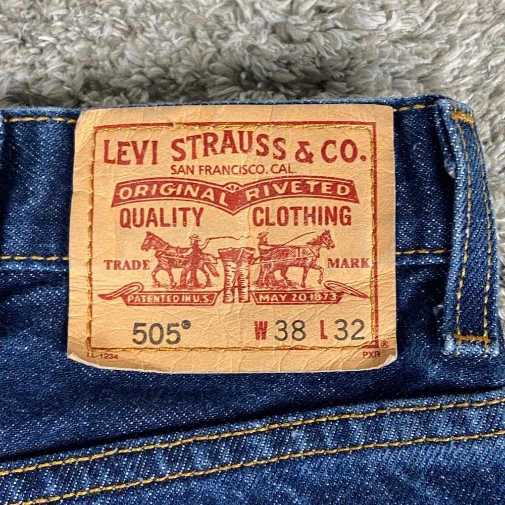 Vintage Levis 505 Jeans Men 38x32 Blue Denim Regular Fit Straight Leg Cotton Y2k